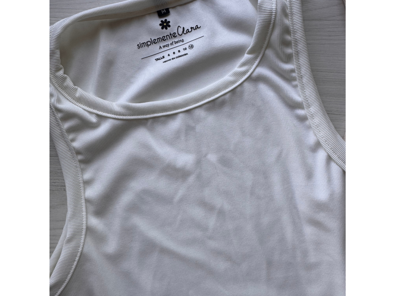 MUSCULOSA CLARITA - UN BASICO DE SIEMPRE -