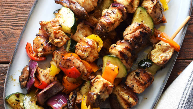 Brochette de pollo y verduras