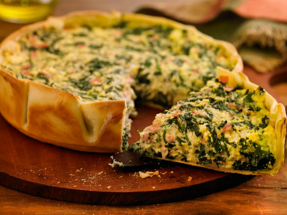 Tarta de vegetales con ensalada