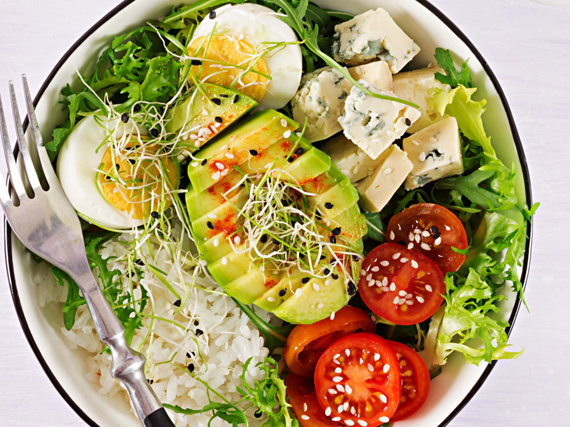 Ensalada completa (lechuga, palta, huevo, zanahoria y tomate)