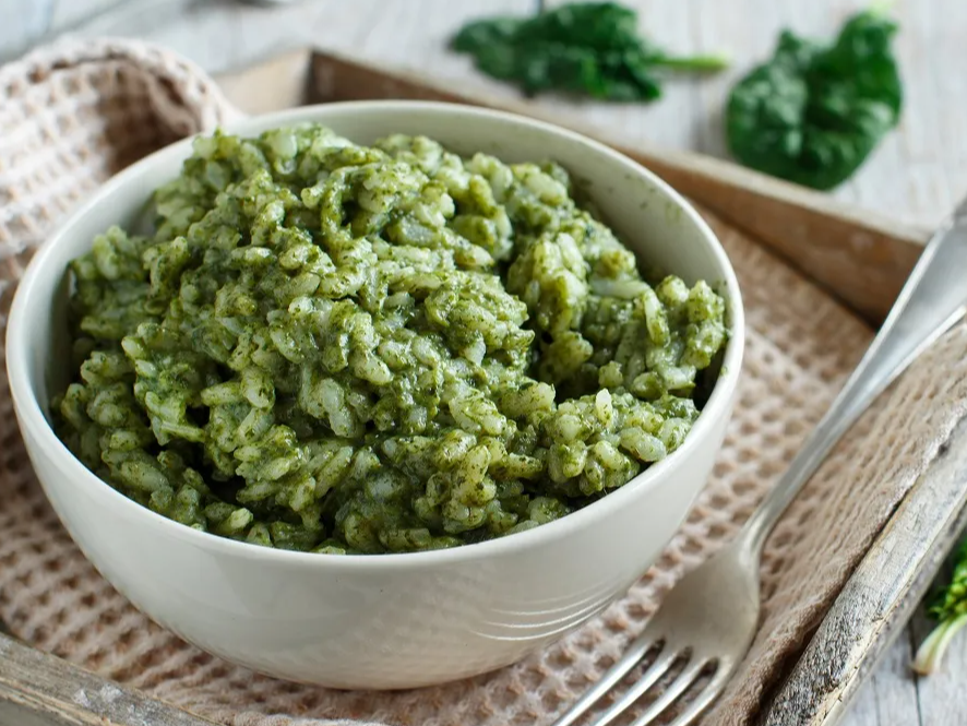 Risotto cremoso de espinaca y champiñones