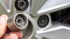 TUERCA ANTIRROBO PARA NEUMÁTICOS