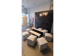 15 puff con cubrepuff + 2 mesas ratona madera (1x0,8x0,4) + 2 caminos de mesa.