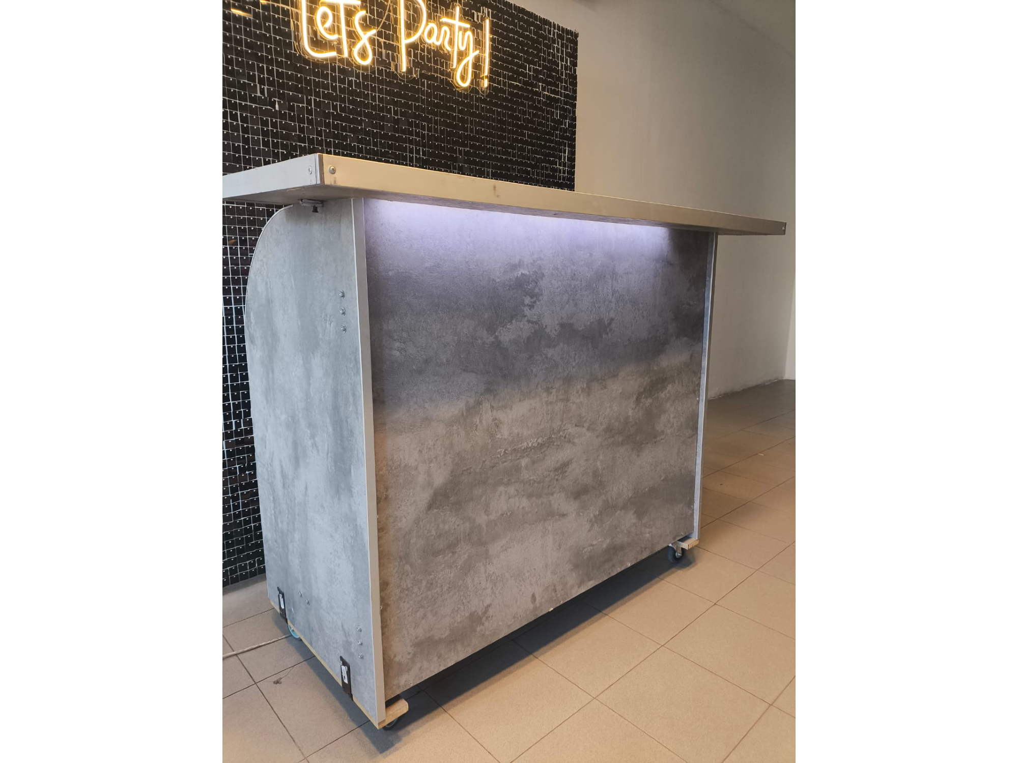 Barra para bartenders o aficionados, Plegable, trasladable con ruedas