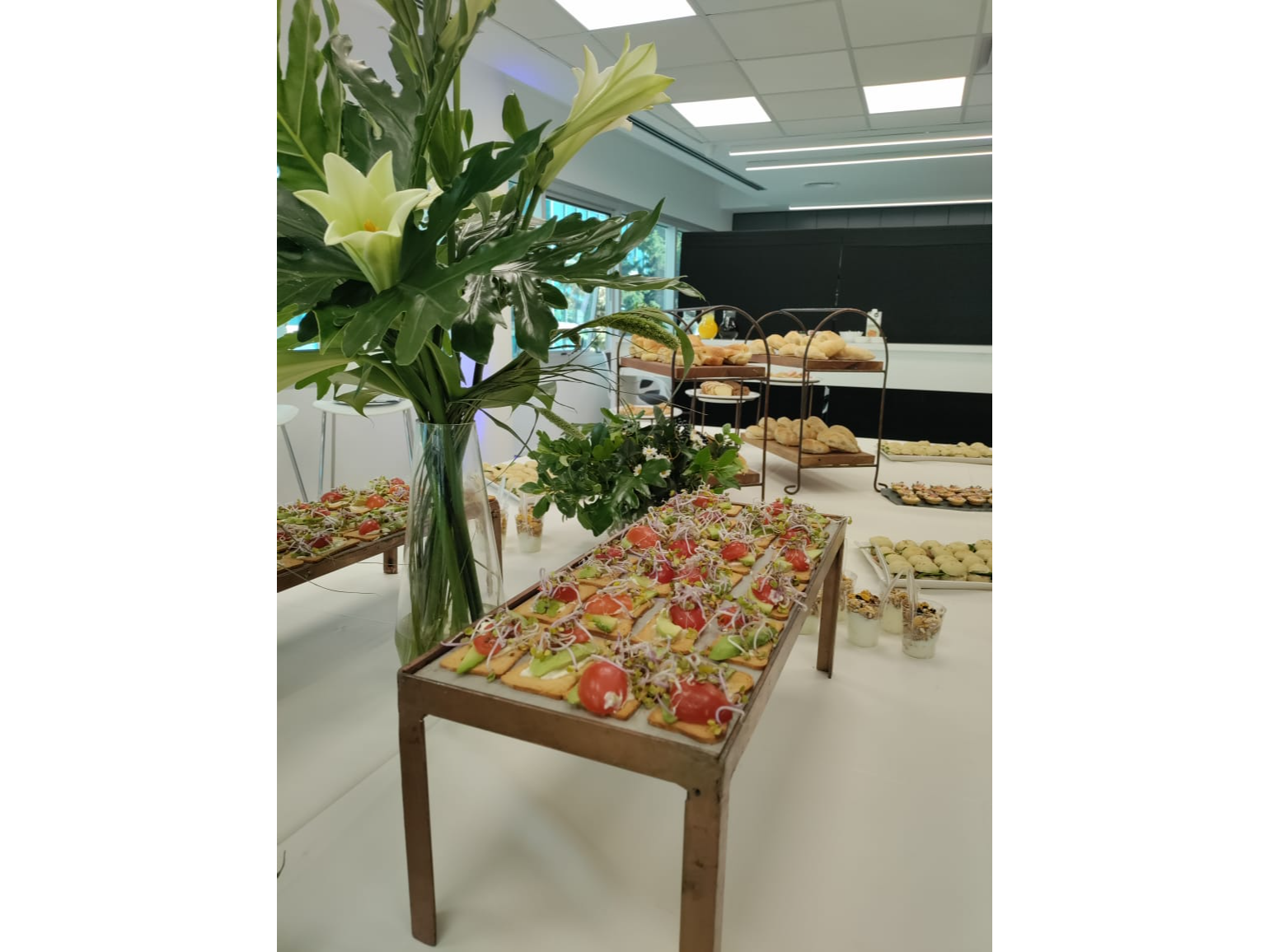 Altura de 50cm X 19Cm rectangularcon laja Gris y hierros color bronce