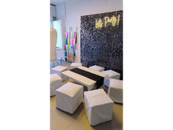 10 puff+mesa ratona madera (1x0,8x0,4)+camino de mesa.