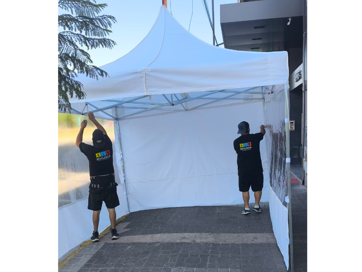 GAZEBO 3x3 ESTRUCTURA DE HIERRO + 3 PAREDES (1 CIEGA/2 VIDRIADAS)Y TECHO FUNDA BLANCO