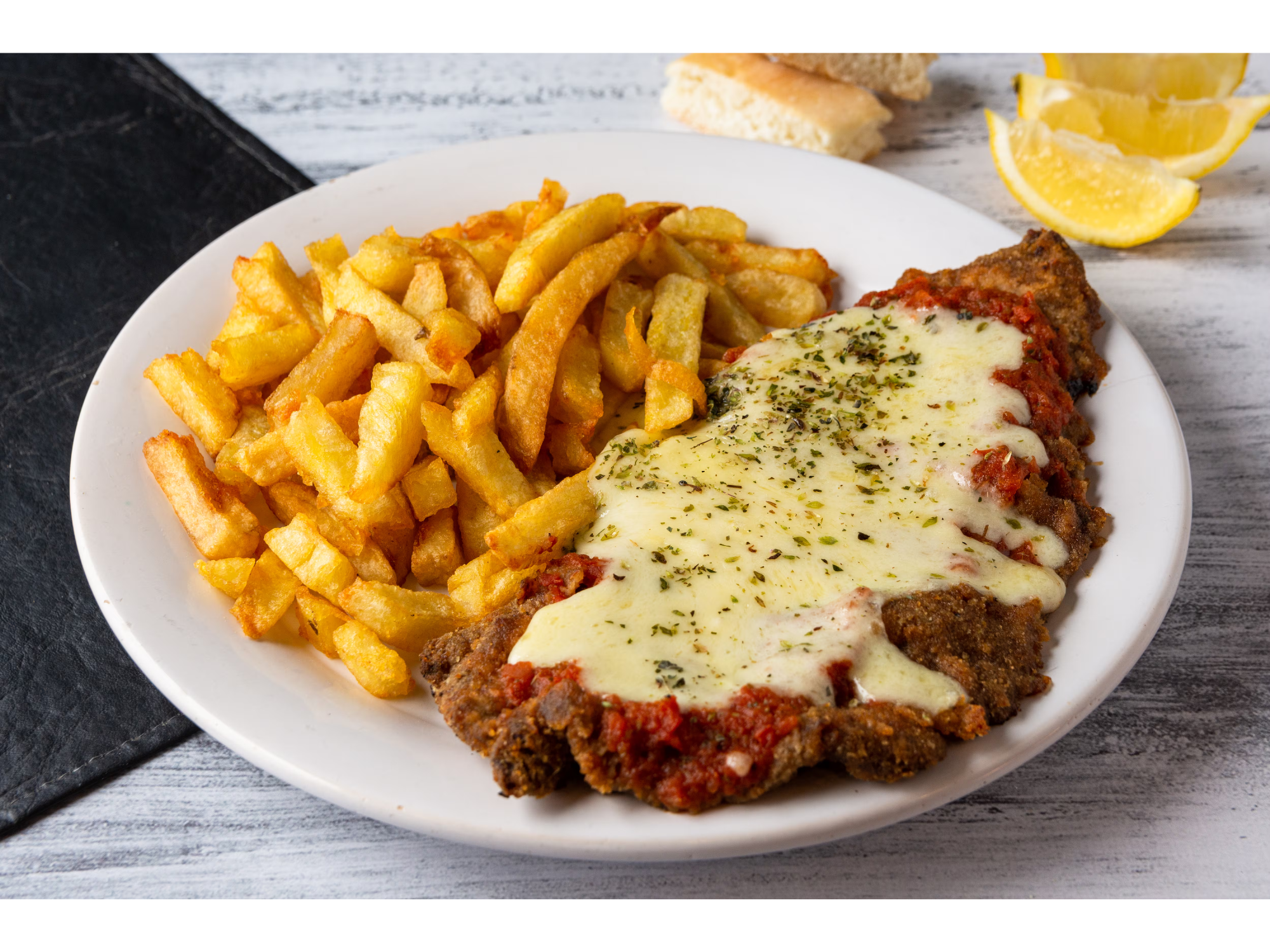 MILANESA (CARNE O POLLO) NAPOLITANA CON GUARNICION