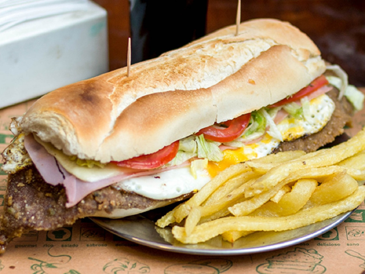 SANDWICH MILANESA COMPLETA + GUARNICION O BEBIDA