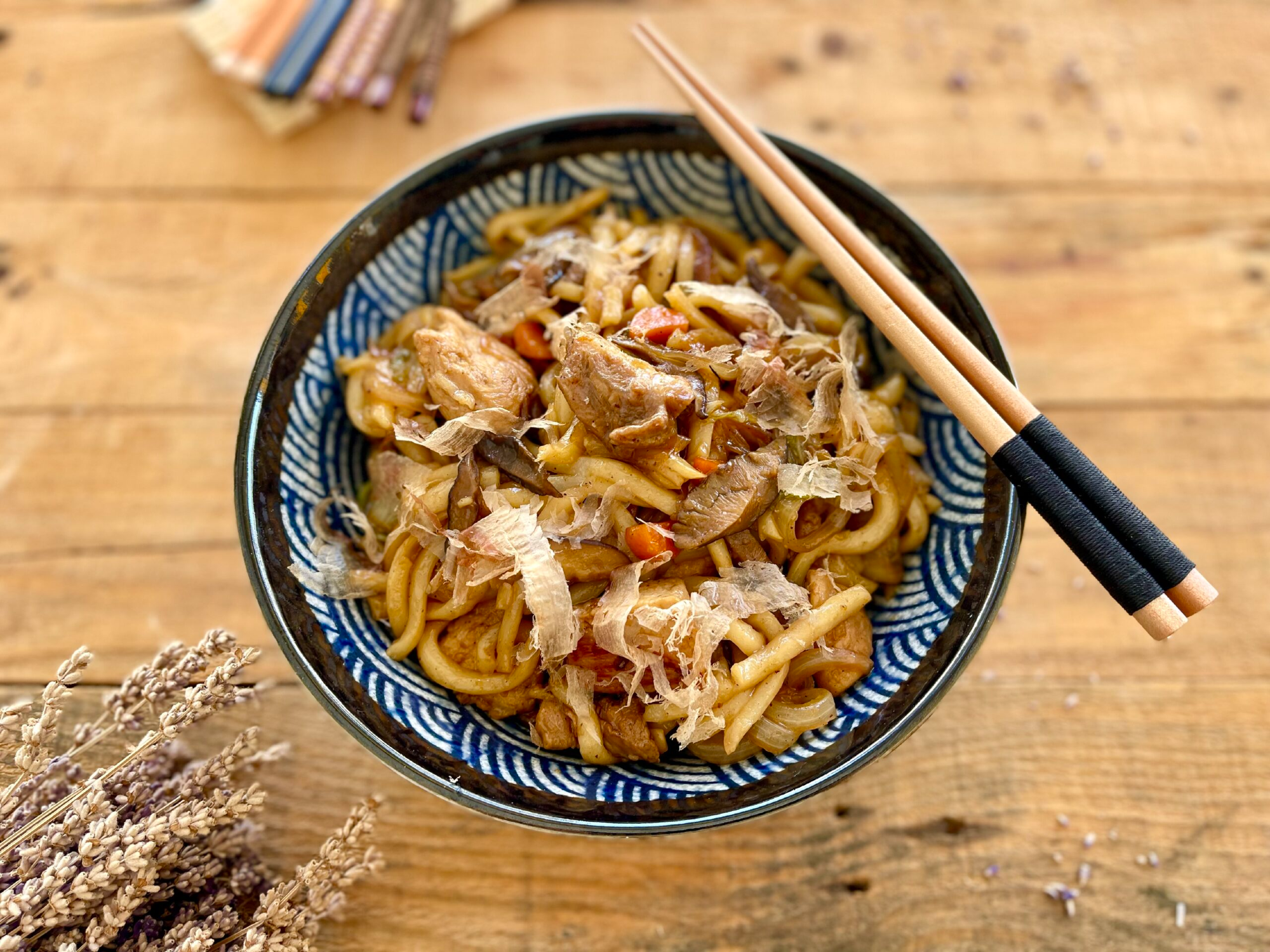 FIDEOS SOBA CON CERDO Y VERDURAS