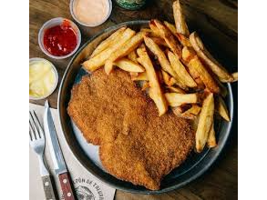 MILANESA (CARNE O POLLO) CON GUARNICION