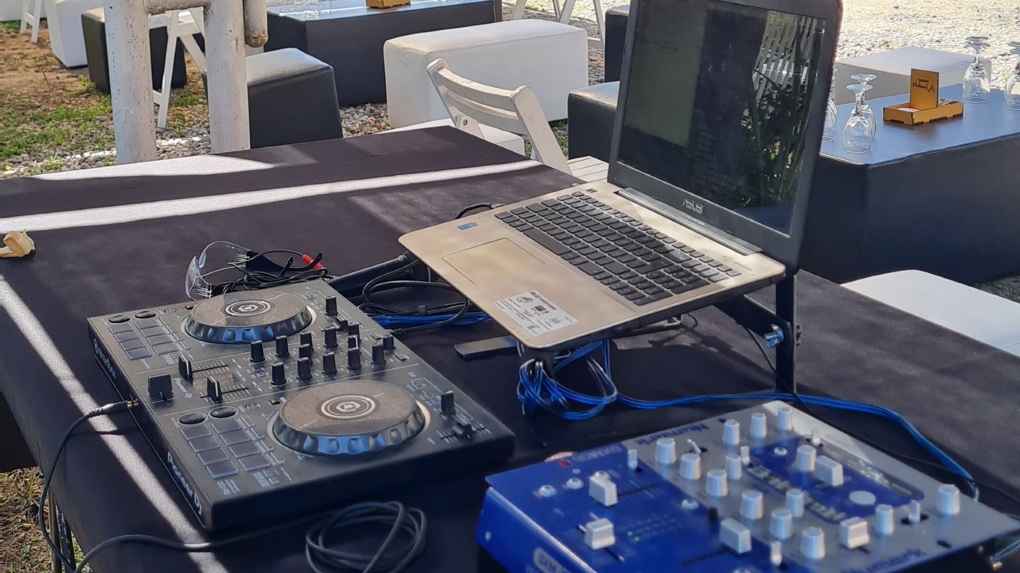 DJ + SONIDO + LUCES = Diversion Total