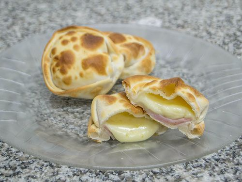 Empanada de jamón y muzza