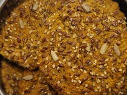 Algarroba y semillas