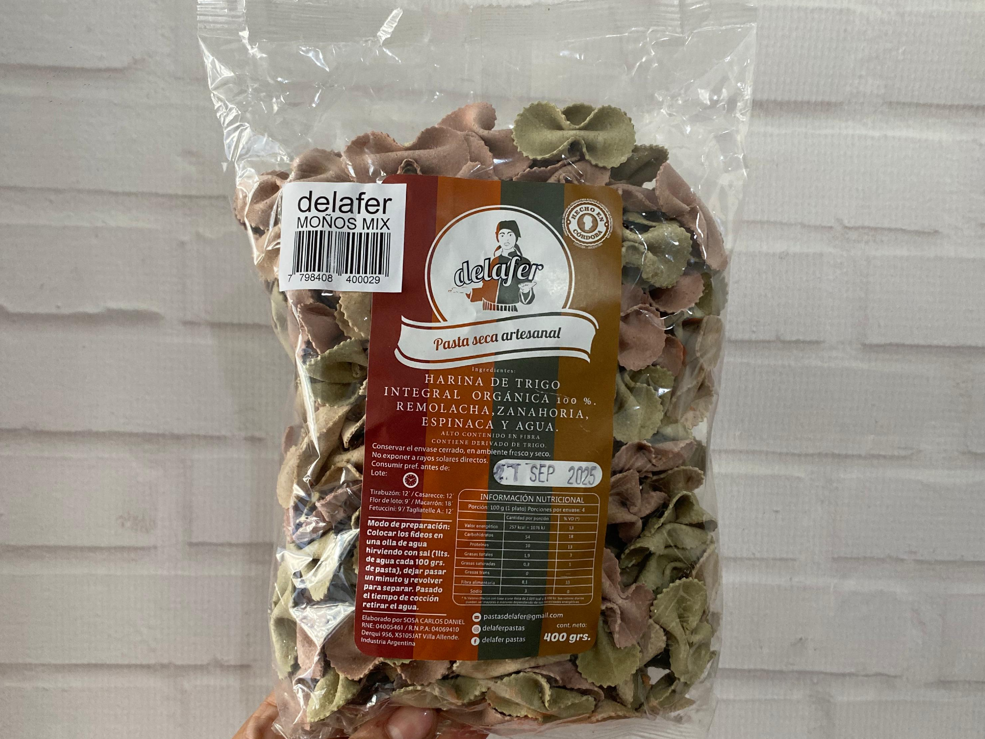 Fideos 100% integrales moños mix de verduras. Delafer