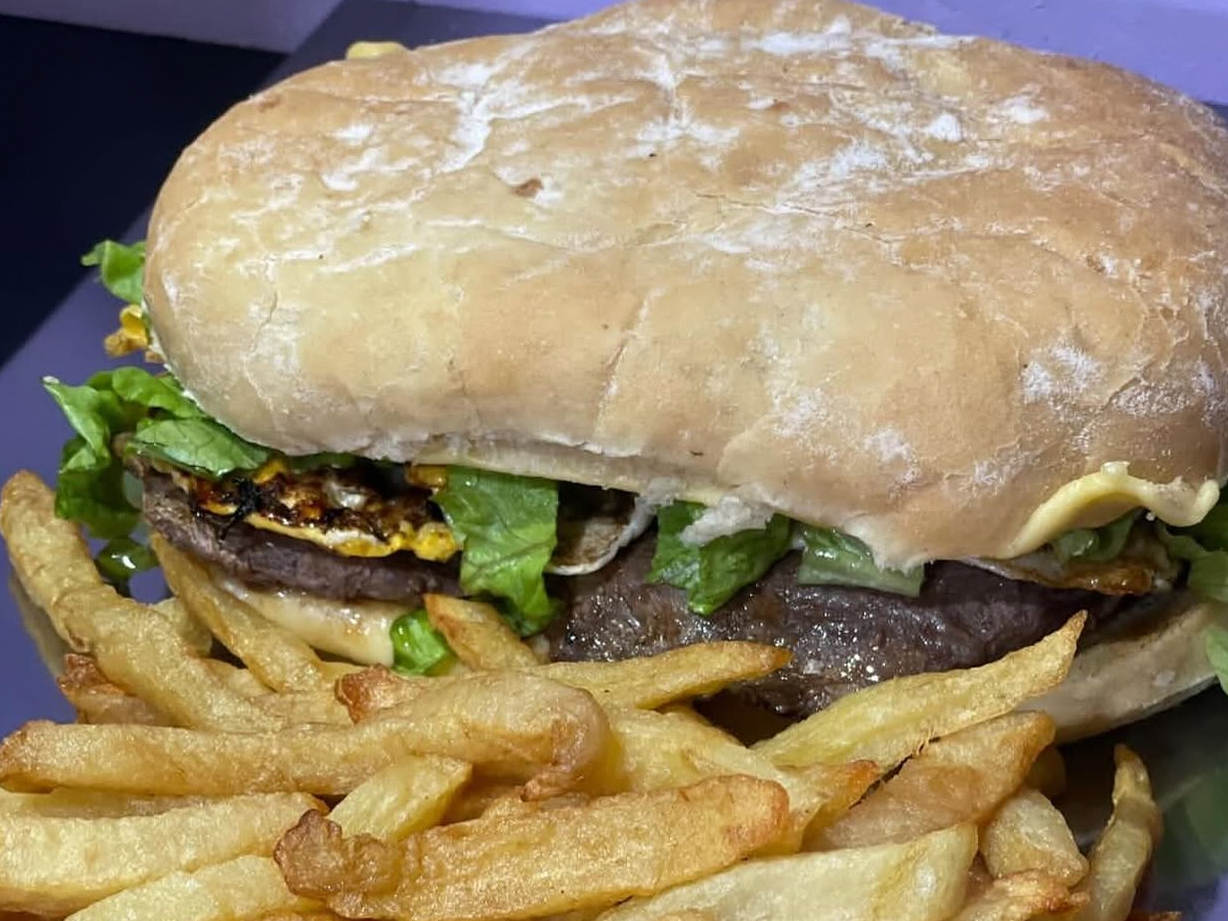 Lomito especial con papas de Todo casero ricardone