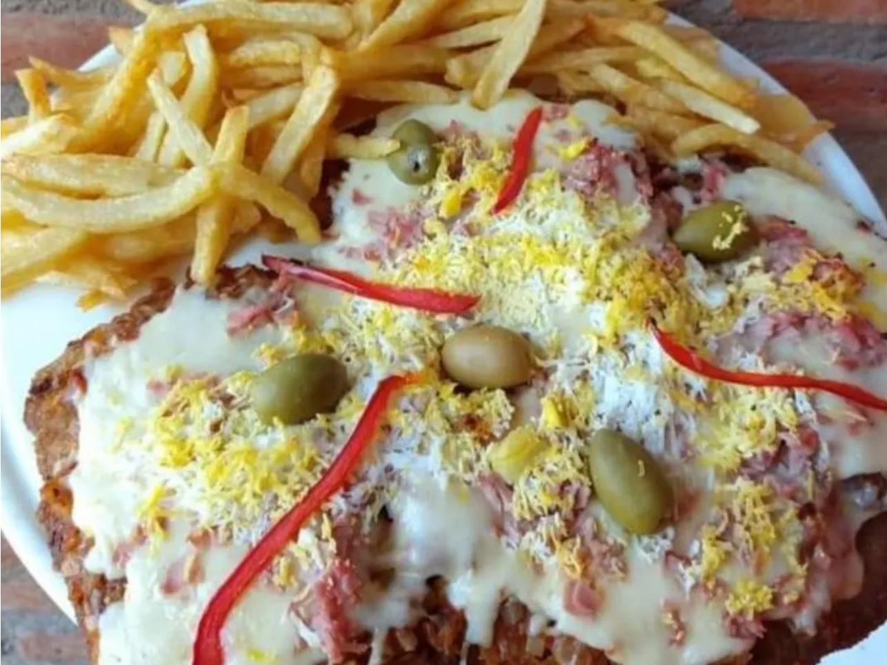 Pizzanesa p/4 personas c/ fritas