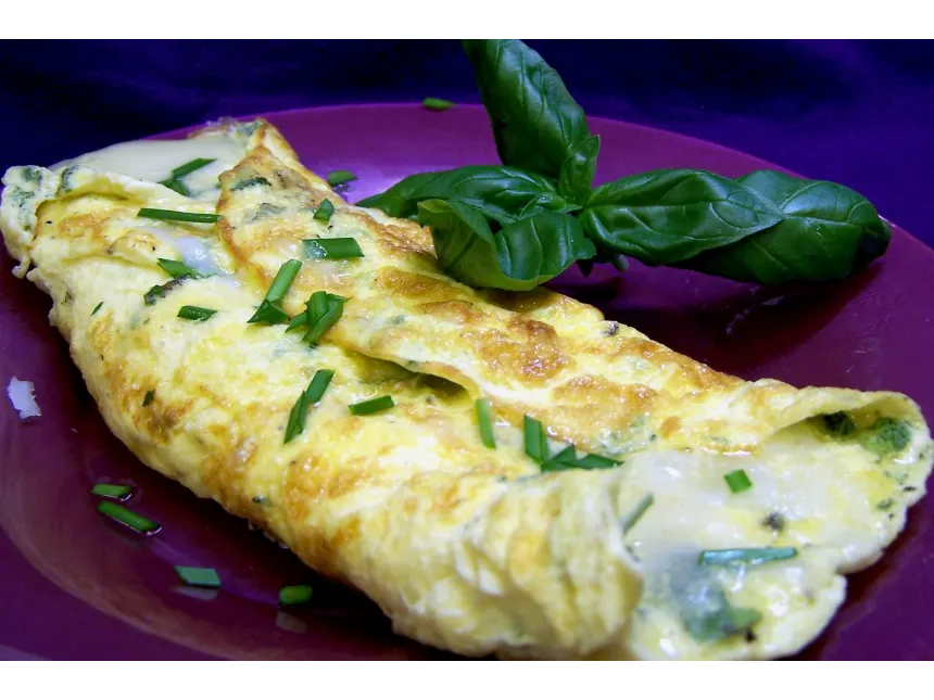 OMELETTE PROTEICO DE ESPINACA RELLENO DE QUESO