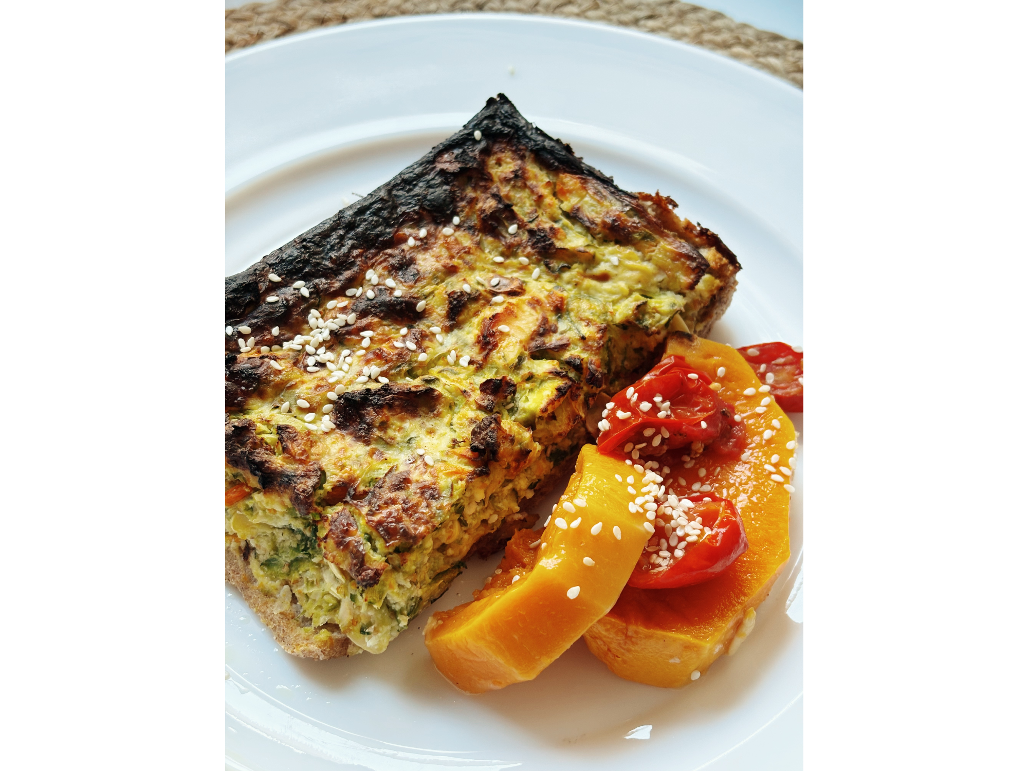 TARTA LIGHT DE POLLO Y VEGETALES CON ENSALADA COCIDA.