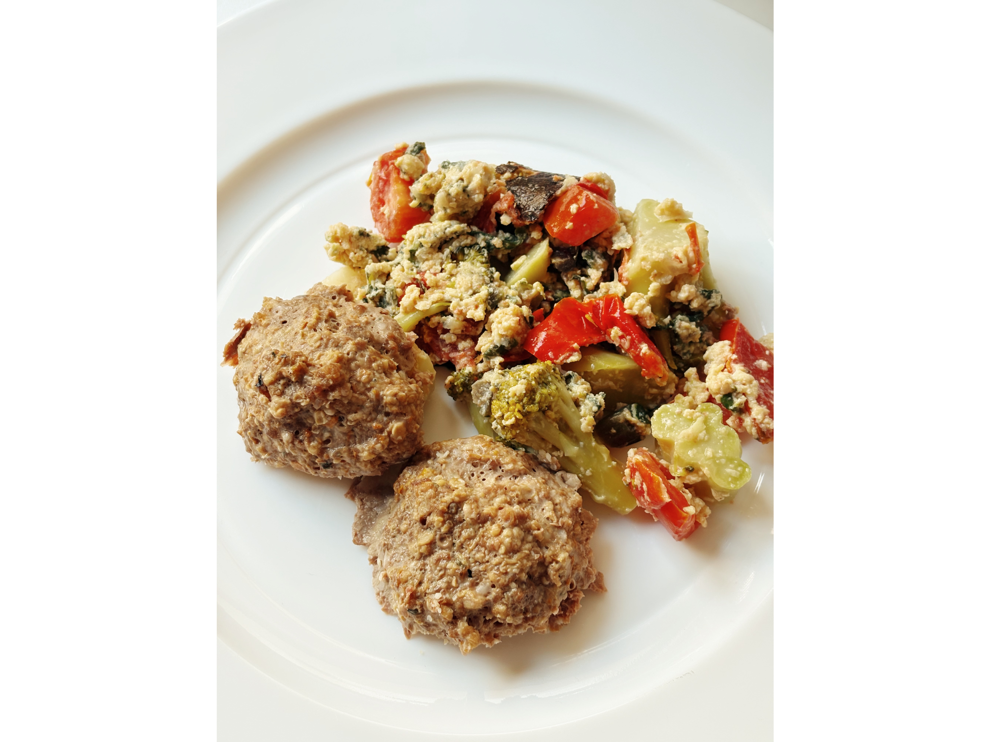 ALBONDIGAS MAGRAS CON REVUELTO DE VEGETALES