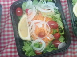 Lechuga zanahoria tomate y cebolla