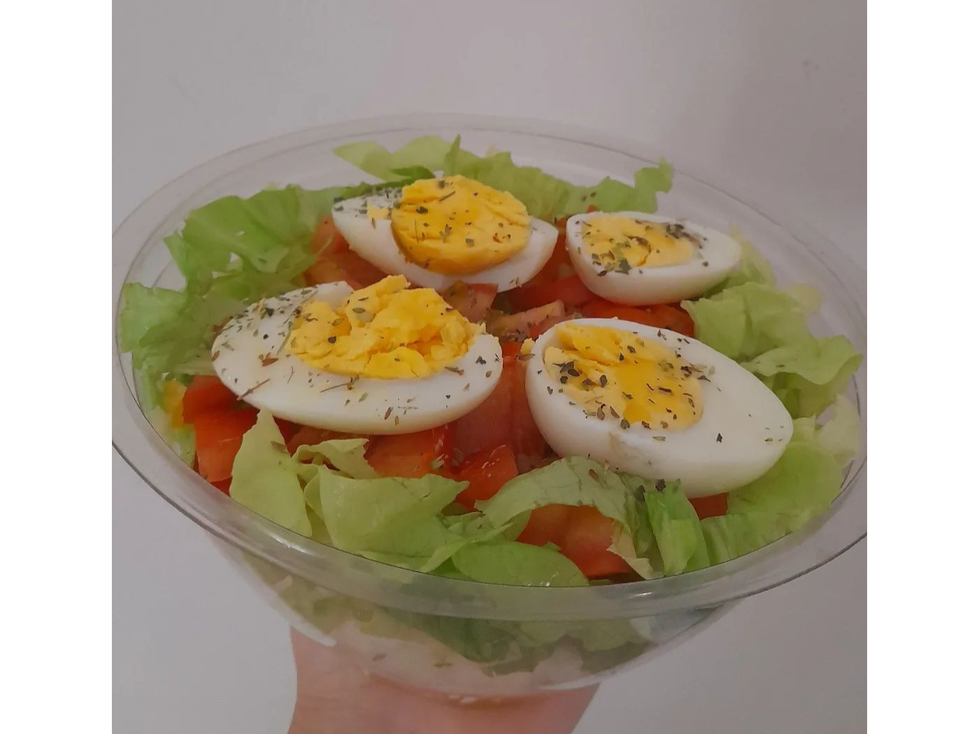 Lechuga, tomate, huevo oregano