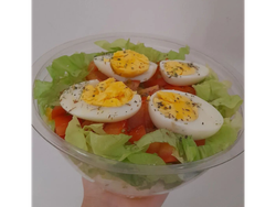 Lechuga, tomate, huevo oregano