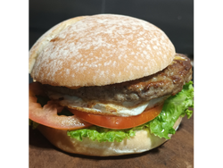 La clasica del pueblo con guarnicion de papas