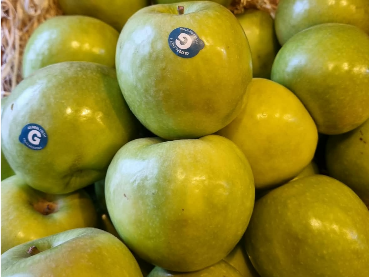 Manzana verde grande lustrada