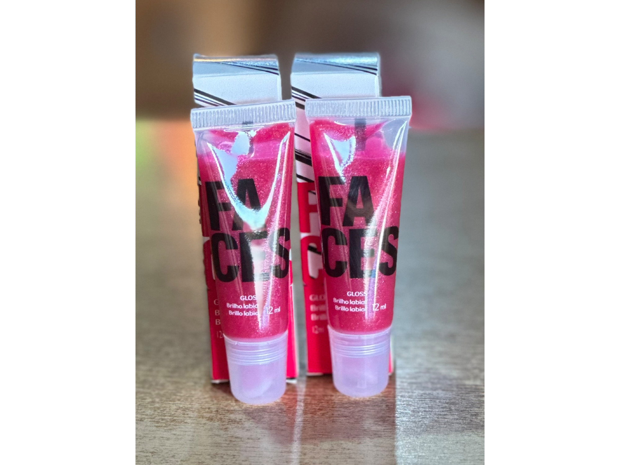 Faces , gloss labial
