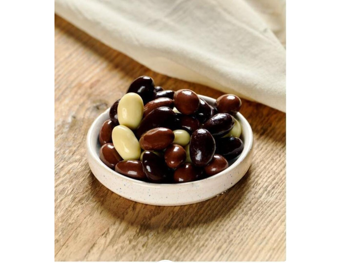 Almendras con chocolate blanco premium de Tusfrutosecosantarosa