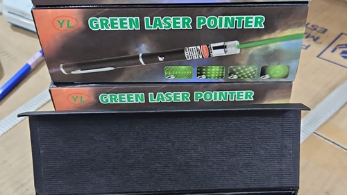 PUNTERO LASER A PILA