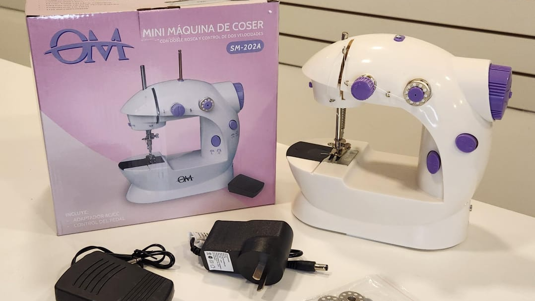 MAQUINA DE COSER MINI