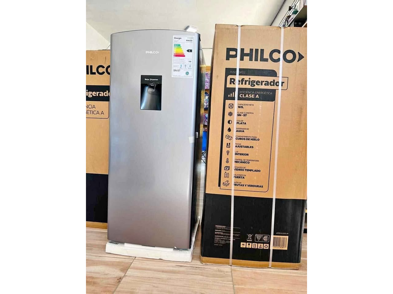 *HELADERA PHILCO*❄️ ✅ 161 litros ✅ Con congelador ✅ Estantes de vidrio templado ✅ Dispenser de agua *