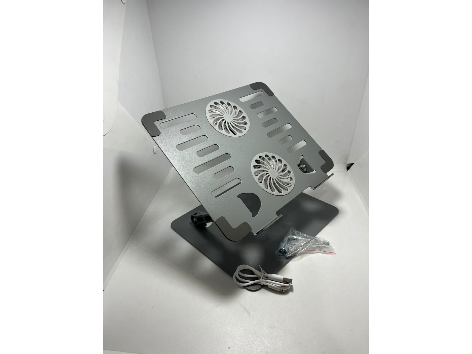 Soporte para notebook de aluminio, doble ventilación, regulación de altura e inclinación