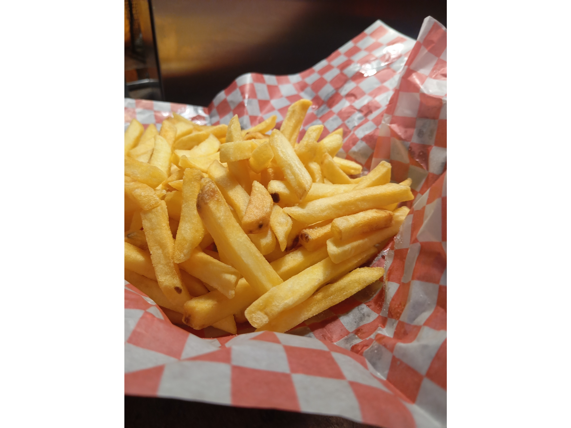 Bandeja de papas fritas medianas.