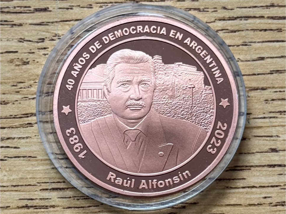 RAUL ALFONSIN, MEDALLA CONMEMORATIVA ARGENTINA.