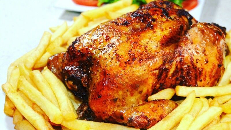 POLLO CON PAPAS FRITAS