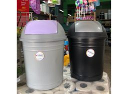 Residuo 12 litros con tapa vaivén.