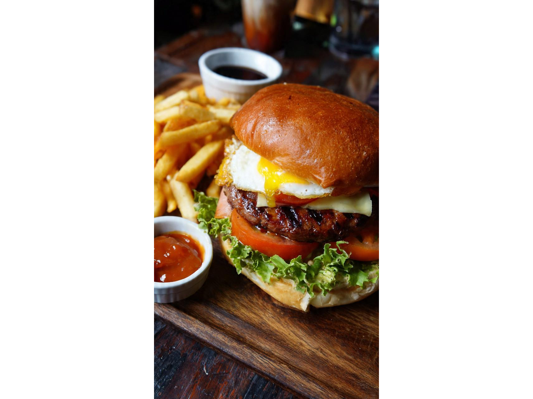 Hamburguesa XXL Completa + Papas + salsas extra