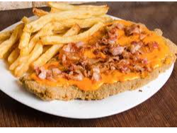 MILANESA CON CHEDDAR Y BACON
