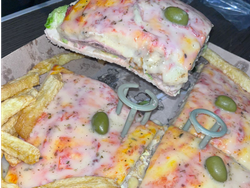 LOMO PIZZA + BANDEJA DE PAPAS