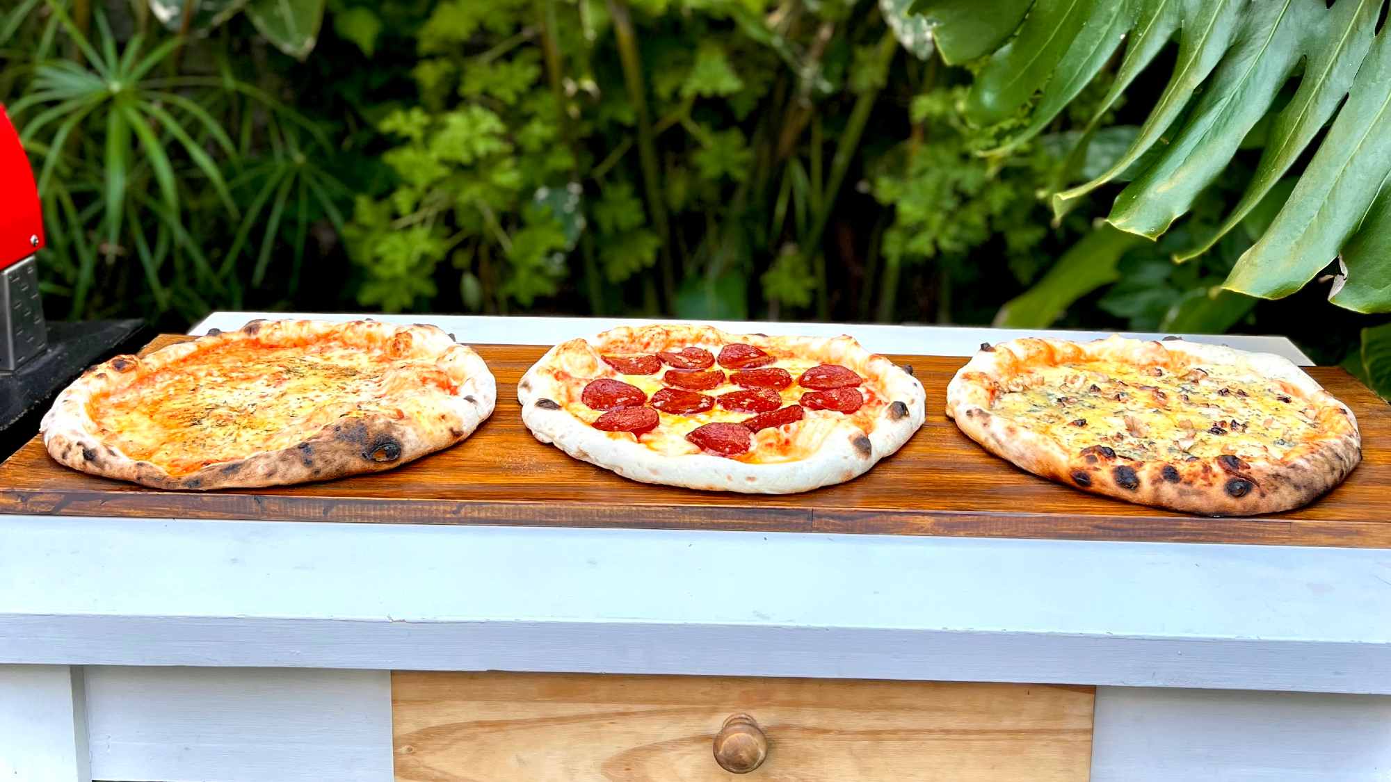 NUESTRAS WEEKEND PIZZAS