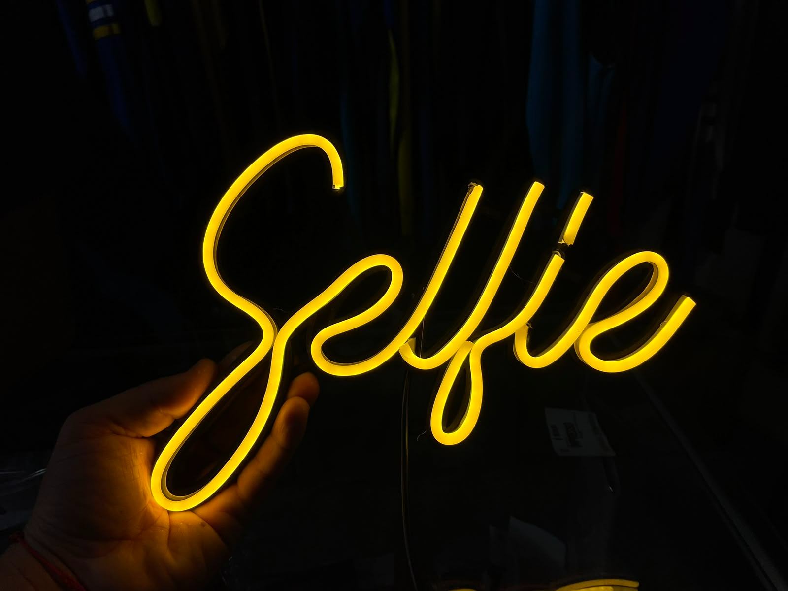 Cartel Neon Selfie