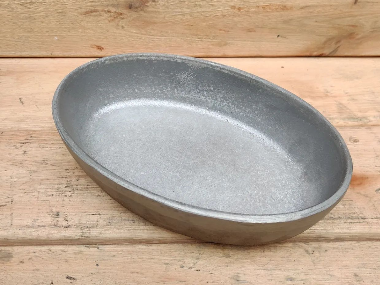 FUENTE OVALADA (Largo: 19cm. Ancho: 13cm. Alto: 4.5cm)