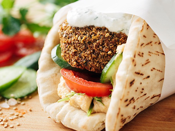Sandwich de Falafel + empanada de queso + papas
