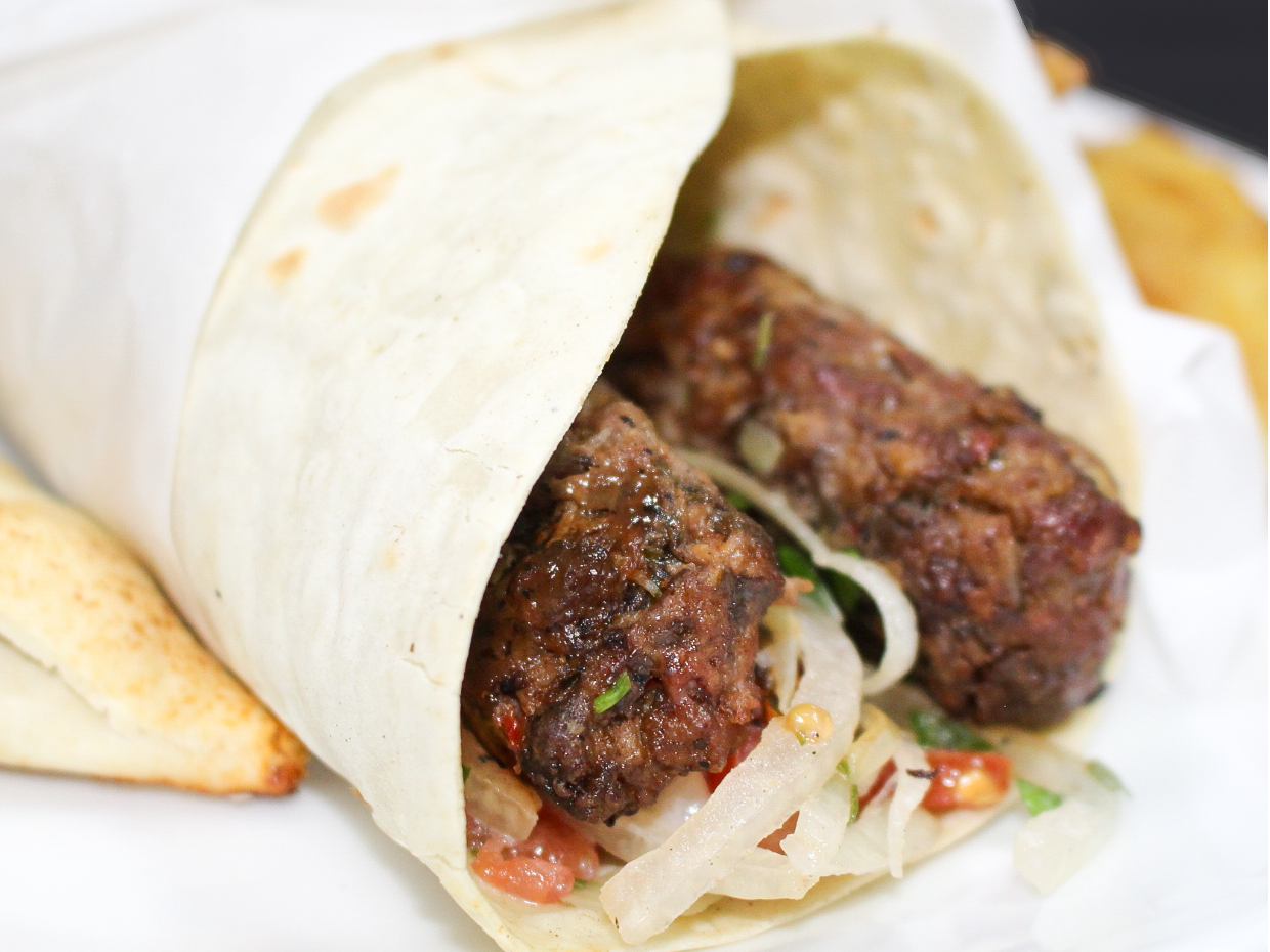 Roll sándwich kebab  + empanada + papas
