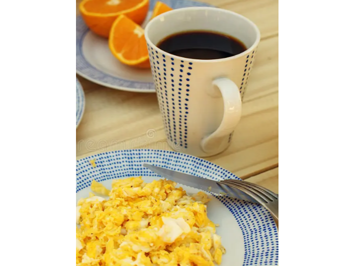 Cafe con Huevo Revuelto
