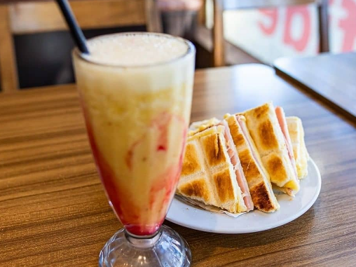 Licuado con Mixto de Jamón y Queso