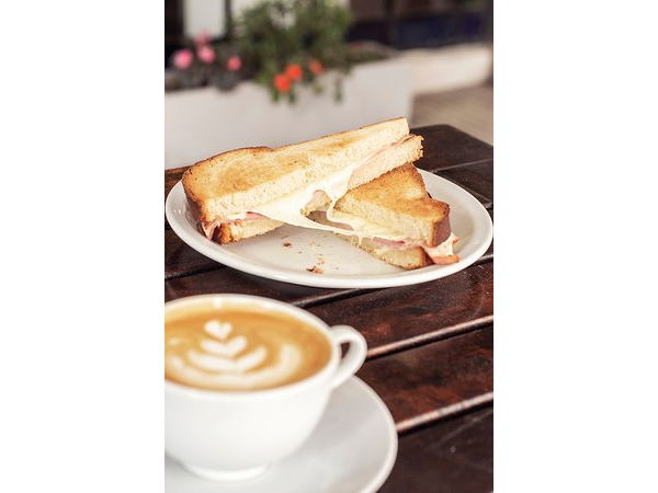 Cafe con Mixto de Jamón y Queso